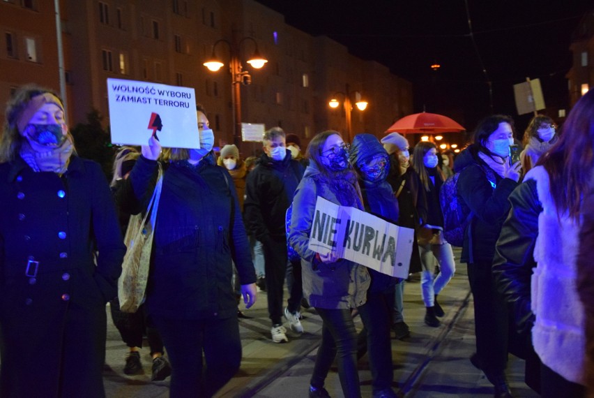 Marta Lempart wsparła strajk kobiet w Elblągu 5.11.2020 r. Zaprezentowała postulaty protestujących [zdjęcia]