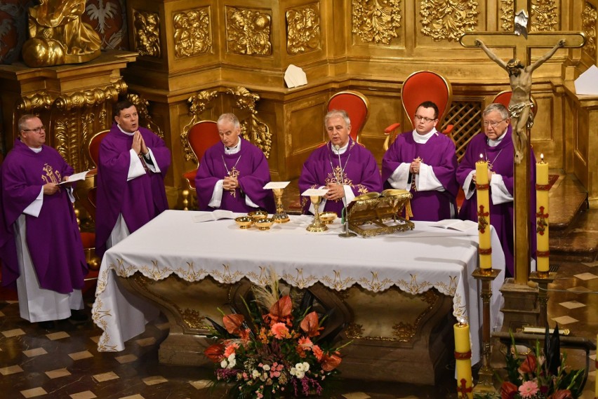 Msza święte w intencji zmarłego arcybiskupa Stanisława...