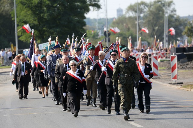 Międzynarodowy Marsz Żywej Pamięci Polskiego Sybiru 2016 przeszedł ulicami Białegostoku (zdjęcia)