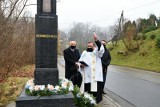 Paczółtowice. Prawie stuletnia kapliczka z cennego, miejscowego marmuru dębickiego doczekała się prawdziwej konserwacji