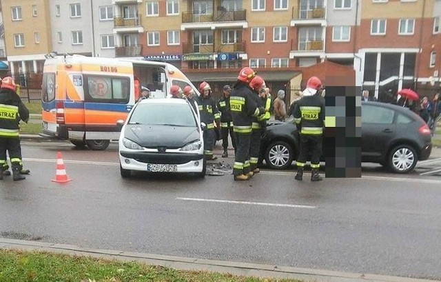 W czwartek, około godz. 14, doszło do wypadku na ulicy Kołłątaja w Białymstoku. Citroen zderzył się z peugeotem