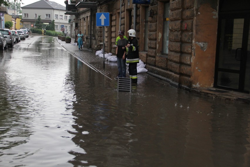 Burza w Łódzkiem. Sprawdź gdzie teraz przechodzi burza. RADAR OPADÓW, MAPA BURZOWA 21.06.20 Znów nawałnica "utopiła" Brzeziny