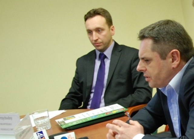 Marcin Przychodny (po lewej), wieloletni dyrektor Wydziału Sportu i Rekreacji w Urzędzie Marszałkowskim Województwa Dolnośląskiego.