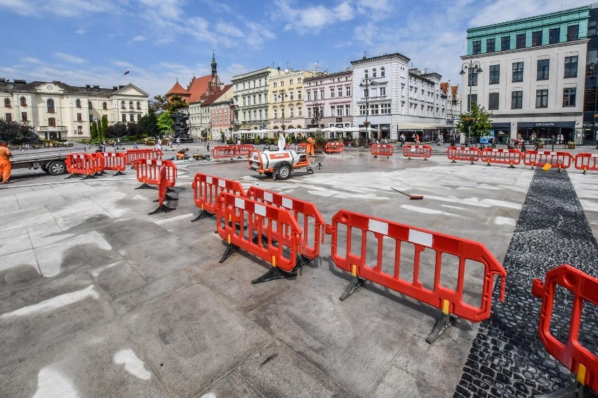 Od tygodnia trwają naprawy gwarancyjne płyty Starego Rynku w...