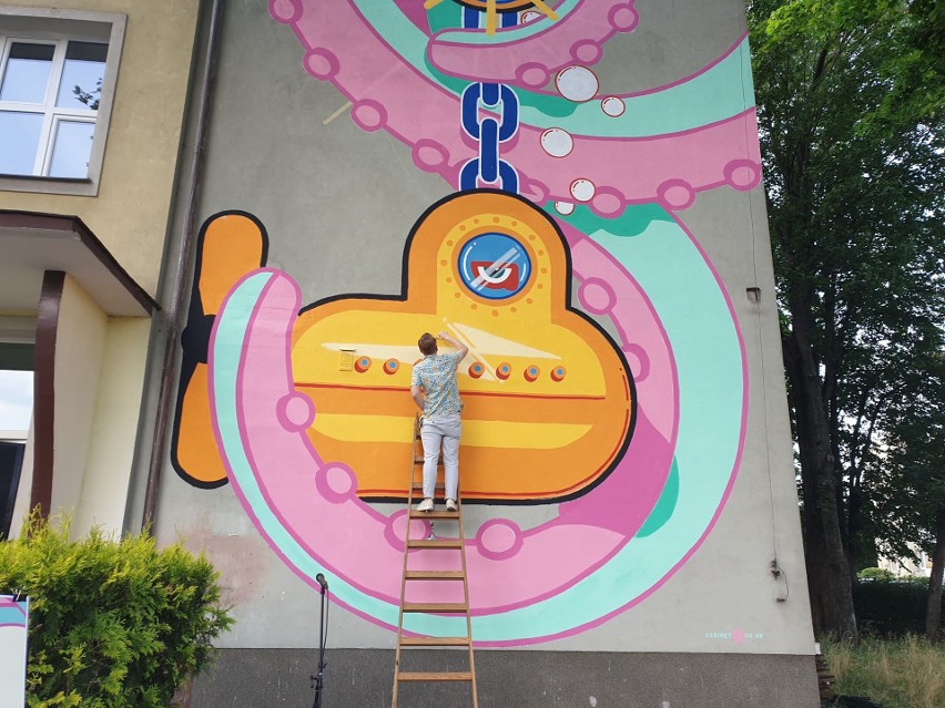 Nowy mural zdobi ścianę Szkoły Kultury. To już 43 malunek w Słupsku