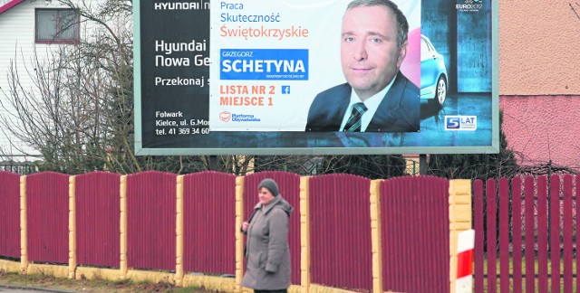 W miejscowości Radlin, w gminie Górno, jeszcze w środę wisiał plakat Grzegorza Schetyny, który zgodnie z obowiązującym prawem powinien zostać usunięty w ciągu 30 dni od daty wyborów.