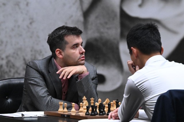 Rosjanin Jan Niepomniaszczij i Chińczyk Ding Liren w trzeciej partii o szachowe mistrzostwo świata zgodzili się na remis
