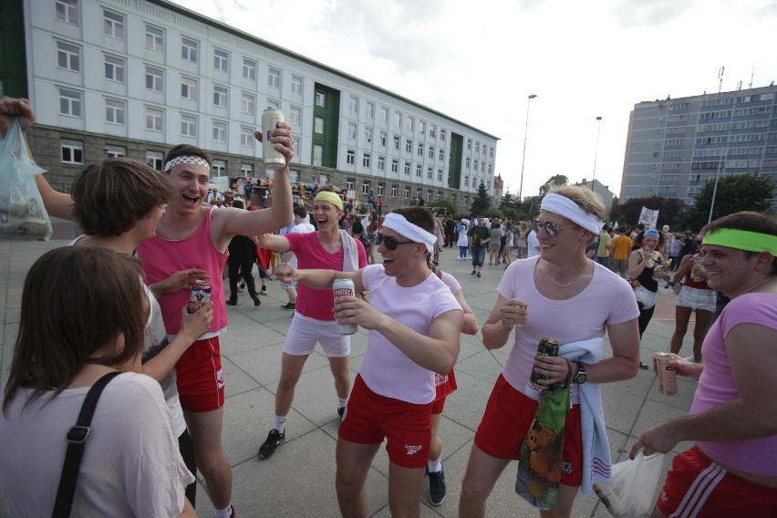 Igry 2013 Gliwice: Korowód studentów ruszył na lotnisko [ZDJĘCIA, WIDEO]