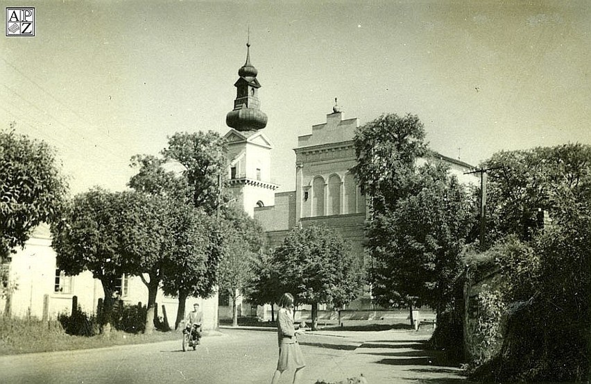 Kolegiata - widok od ul. Szczebrzeskiej. Zdjęcie z lat 50....