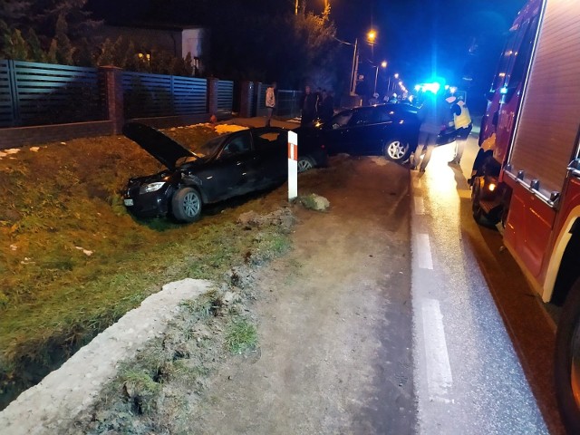 Wypadek z udziałem dwóch samochodów w Mleczkowie.