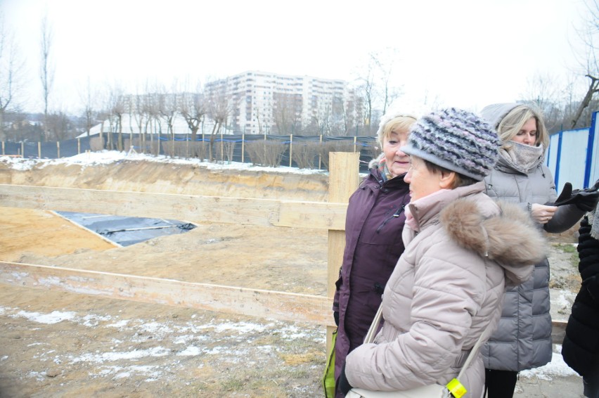 Kraków. Rozpoczęli budowę basenu na osiedlu Na Kozłówce