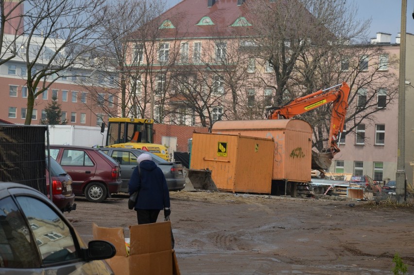 Wrocław: Spielberg skończył kręcić. Zburzyli stację metra i robią parking (ZDJĘCIA)