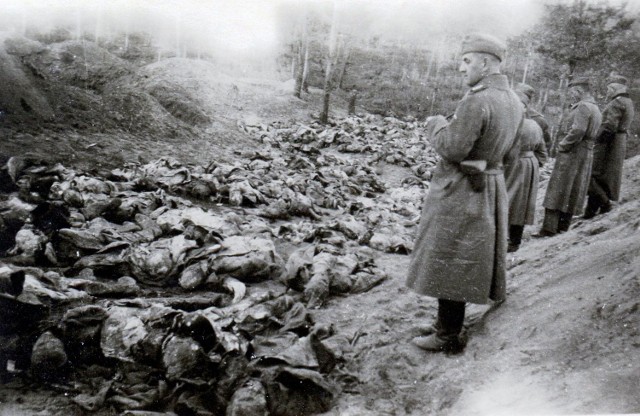11 kwietnia 1943 r. Niemcy rozpoczęli prace ekshumacyjne w Lesie Katyńskim