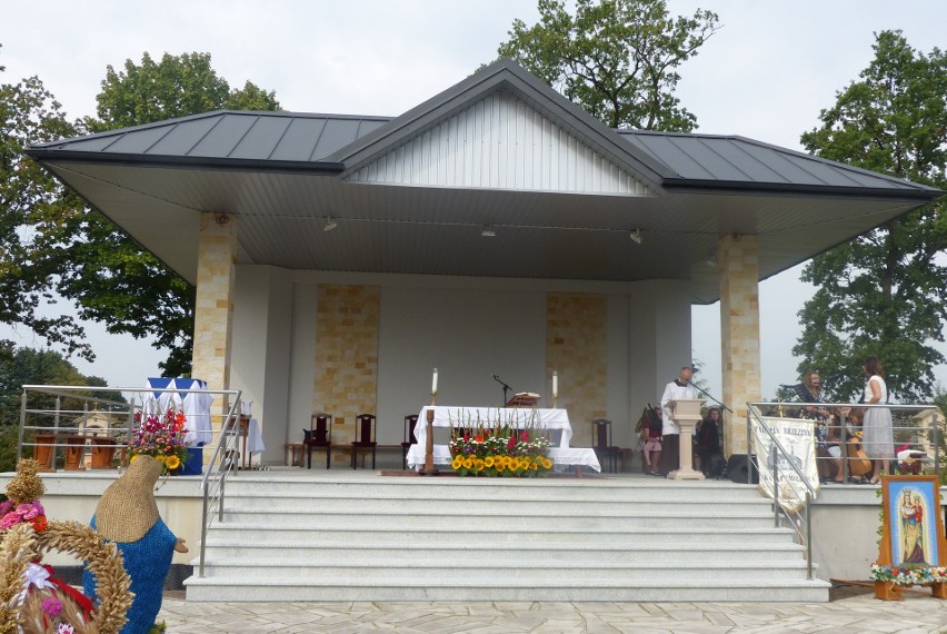 60-lecie koronacji figury Matki Bożej Loretańskiej. Tłumy na uroczystości w Piotrkowicach [DUŻO ZDJĘĆ, WIDEO]