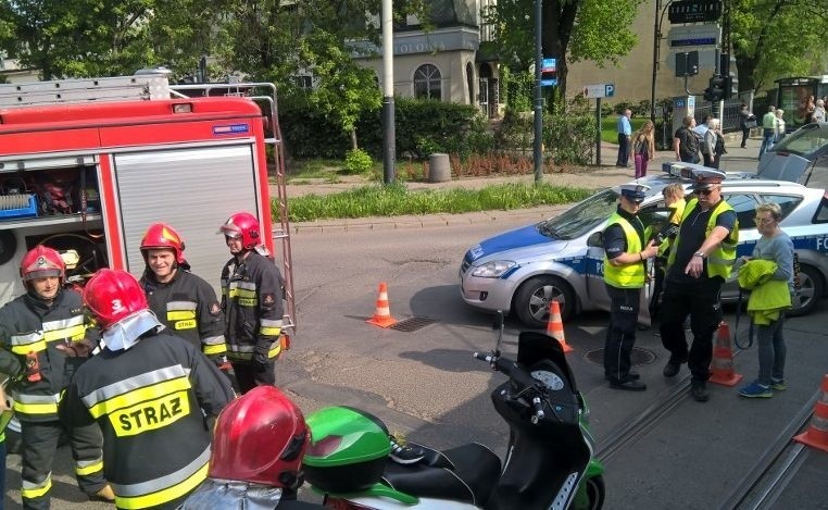 Wypadek skutera z samochodem osobowym na Gdańskiej! Ruch utrudniony [zdjęcia]