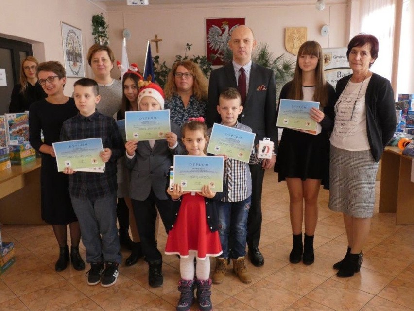 Mikołajkowe wręczenie nagród w Zagnańsku. Nagrodzono młodzież promującą ekologię