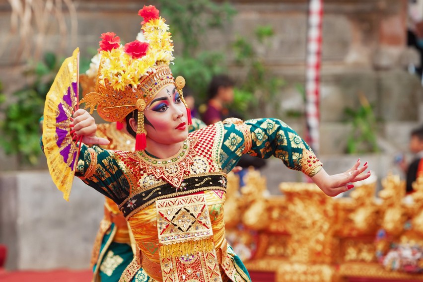 Kultura Indonezji jest bardzo różnorodna. Kraj zamieszkuje...
