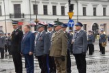 Suwałki. Regionalne święto policji w strugach deszczu. Minister przemókł do suchej nitki (zdjęcia)