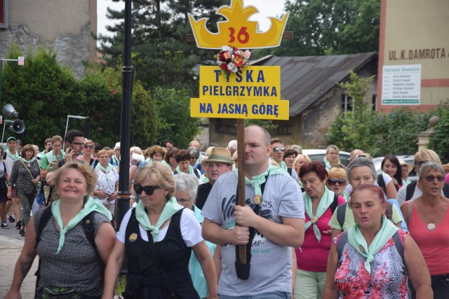 XXXVI Tyska Pielgrzymka Piesza na Jasną Górę. Wyjście z kościoła św. Marii Magdaleny w Tychach