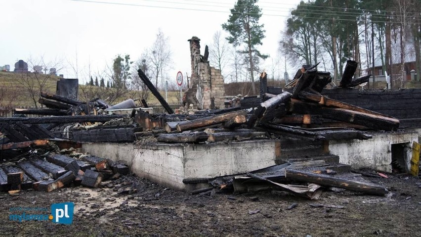 Dobry Las. Pożar domu koło Nowogrodu. W zgliszczach strażacy znaleźli ciało [ZDJĘCIA]