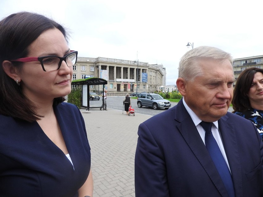 Rosnące na dachu kserofity potrzebują mało wody i...