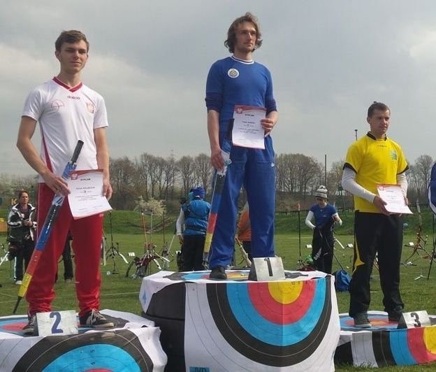 Rafał Wójcik - z prawej, zajął trzecie miejsce w Prudniku. Na tych zawodach uzyskał klasę mistrzowską. 