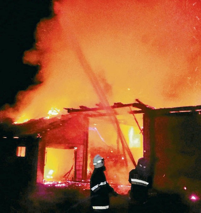 W tym pożarze Mieczysław Gołas z Zabawy stracił stodołę i cały sprzęt rolniczy. W sumie szkody oszacowano na prawie 80 tys. zł
