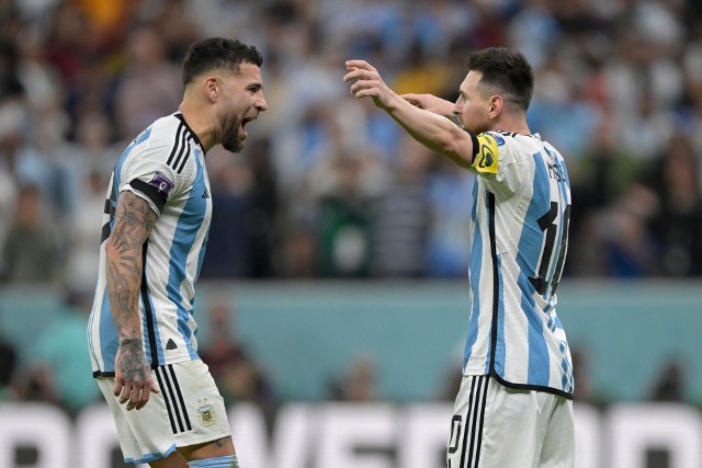Nicolas Otamendi i Lionel Messi celebrują zdobycie bramki dla reprezentacji Argentyny