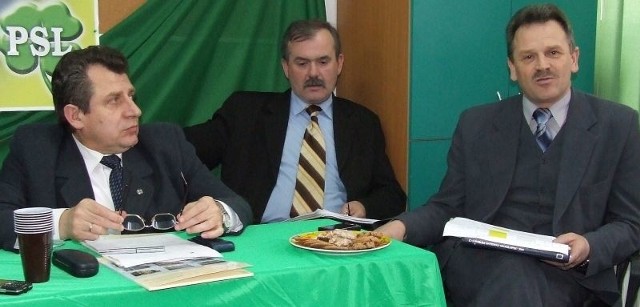 Starosta Jerzy Kolarz (z prawej) reprezentował powiat buski na spotkaniu, poświęconym pozyskiwaniu unijnych pieniędzy przez samorządy.
