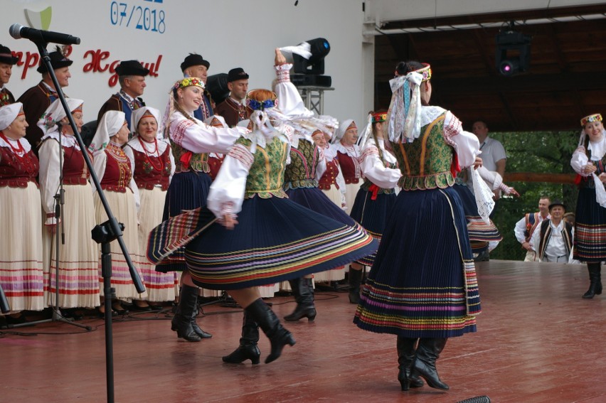 Zdynia. Zapłonęła Watra. Rozpoczął się 36. Festiwal Kultury Łemkowskiej