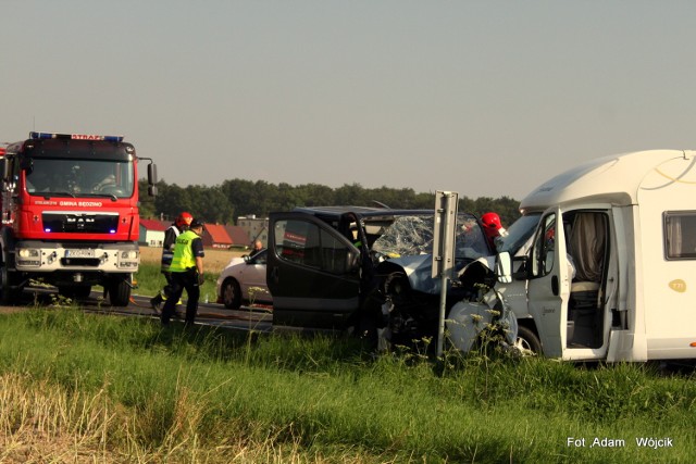 Do poważnego wypadku doszło pod Koszalinem na krajowej "11" w okolicy przejazdu kolejowego w miejscowości Mścice. Zderzyły się tam cztery samochody osobowe. 