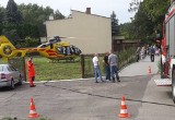 Wypadek w Świętochłowicach: Mężczyzna poważnie ranny przy cięciu drzewa. Lądował helikopter LPR