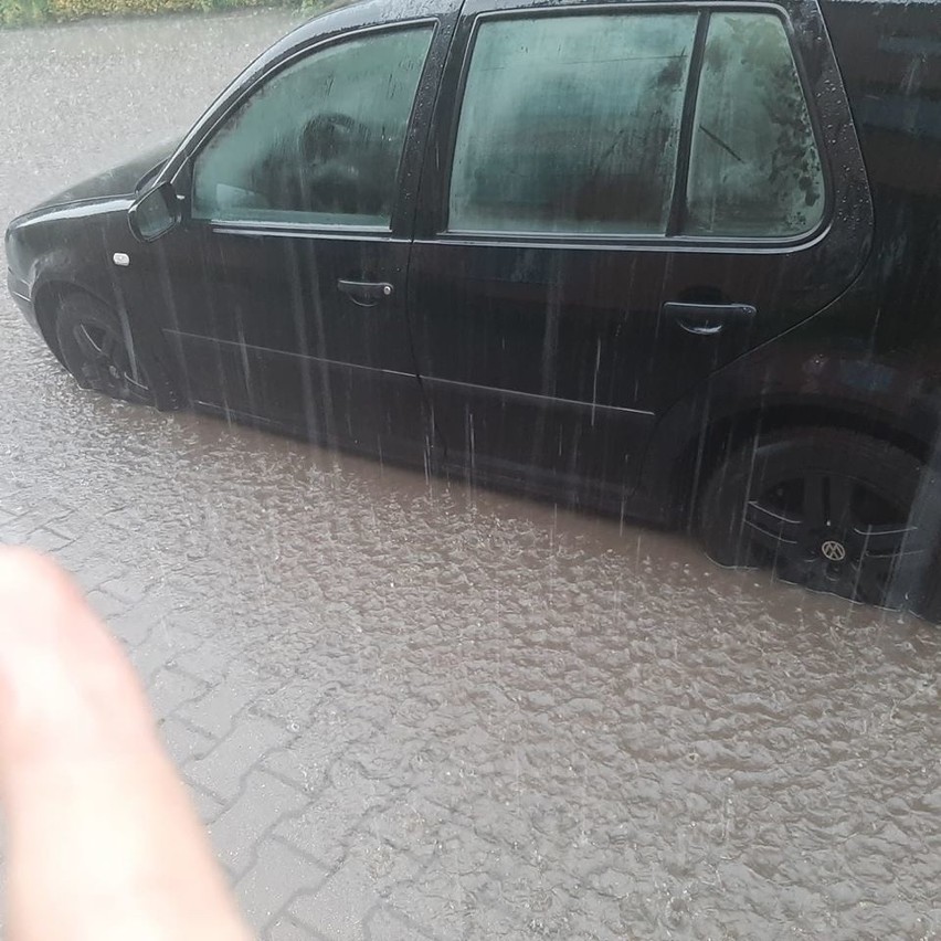 Burze na Śląsku, zalane ulice, piwnice, auta