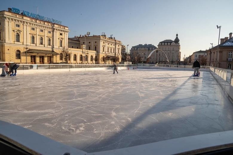 Lodowisko na placu Nowaka-Jeziorańskiego (przy Galerii...