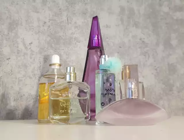 Wybór damskich perfum jest ogromny. Dlatego zebraliśmy opinie pań i podpowiadamy zapachy, które ich zdaniem są najbardziej atrakcyjne! TOP perfumy  - na kolejnych slajdach >>>
