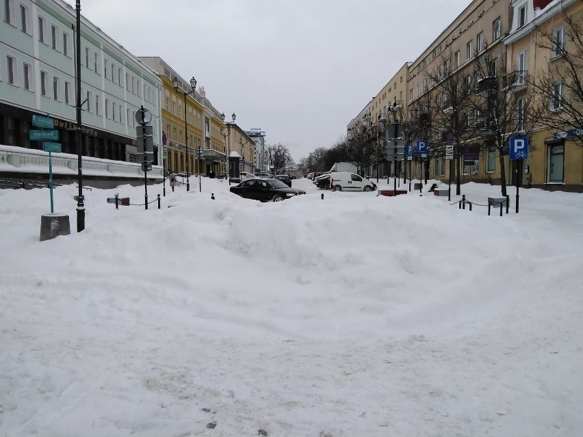 Na lodzie pokrytym zdradziecko śniegiem można wywinąć -...