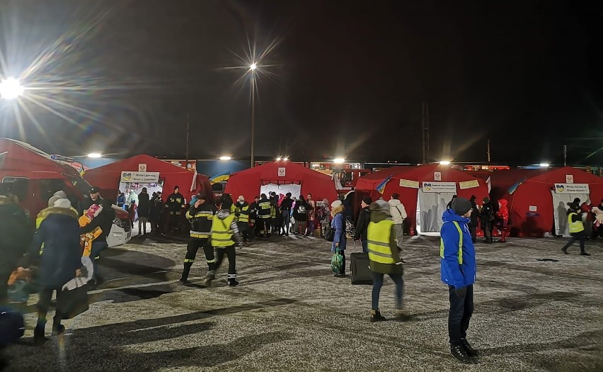 Uchodźców z pociągu, który dotarł do Olkusza częściowo...