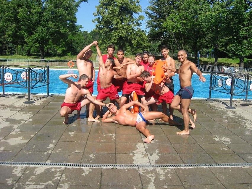 Zabawa z ratownikami przed otwarciem basenu :)
