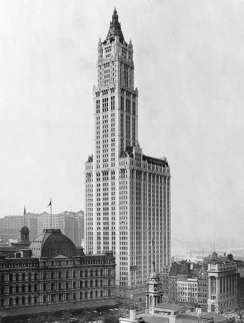 Woolworth Building na nowojorskim Manhattanie. Przed I wojną...