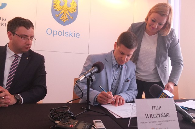 Umowy podpisano dziś w Opolskim Centrum Rozwoju Gospodarki.