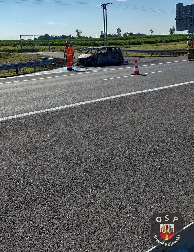 Pożar samochodu na autostradzie A1 w kierunku Łodzi, na...