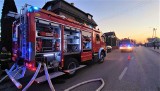 Pożar garażu w Janowie. Strażacy uratowali pozostałe budynki (zdjęcia)