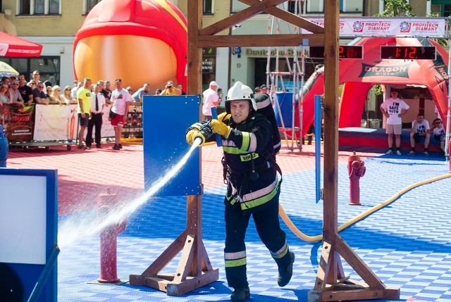 Pierwszy dzień zawodów strażackich Toughest Firefighter Alive  na Nowym Rynku w Toruniu.Pogoda na dzień (24.06.2016) | KUJAWSKO-POMORSKIETVN Meteo Active