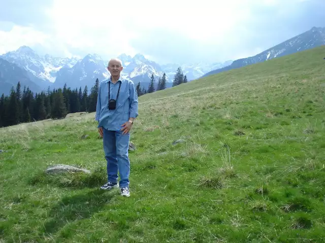 Tadeusz Błażejczak lubi wyprawy w naturę, czego dowodem jest  zdjęcie na jego facebooku, gdzie jest na Rusinowej Polanie w Tatrach. Zobacz slajdy z innych aktywności