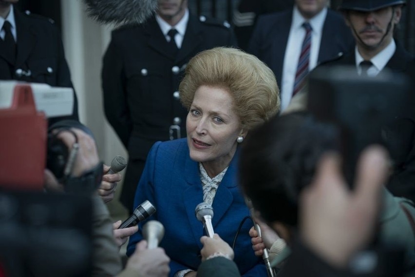 "The Crown 4". Gillian Anderson zachwyciła widzów w roli Margaret Thatcher. Pokazała niepublikowane wcześniej zdjęcia!