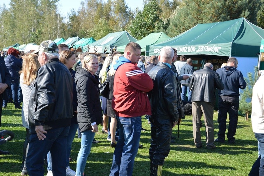 Bieg Świętego Huberta, stragany z dziczyzną to atrakcje Hubertusa Nadsańskiego