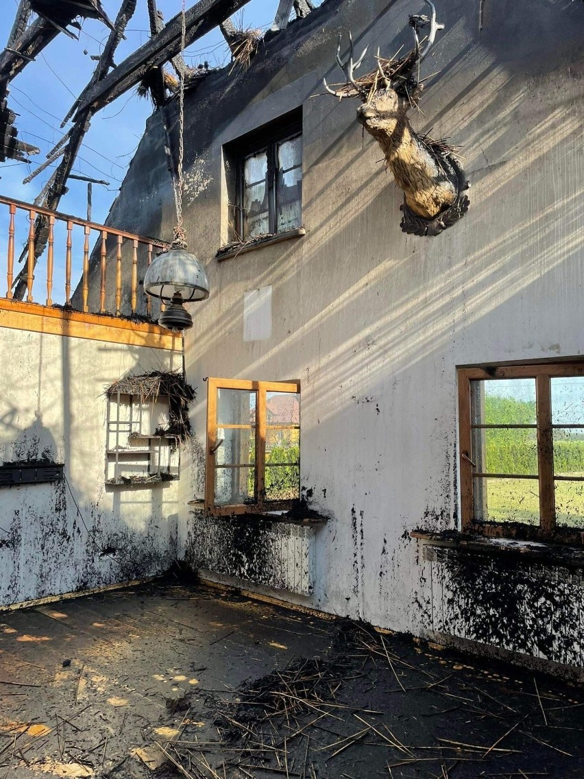 Pożar zniszczył dom w Porębie w gminie Lipsko. Rodzina prosi o wsparcie, by mogła odbudować dom. Ruszyła zbiórka pieniędzy