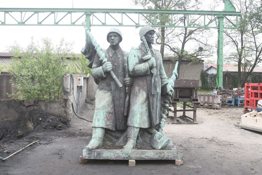 Pomnik Żołnierzy Radzieckich z Katowic odnalazł się w...