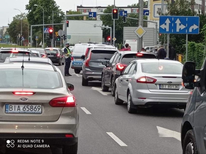 Białystok. 13 nielegalnych imigrantów z Iraku zatrzymanych przez policję na ul. Wasilkowskiej [ZDJĘCIA]