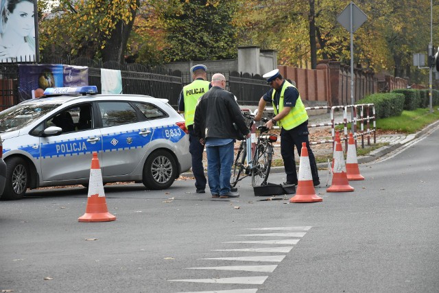 Piesi i rowerzyści w policyjnej nomenklaturze nazywani są "niechronionymi uczestnikami ruchu drogowego" (zdjęcie ilustracyjne)